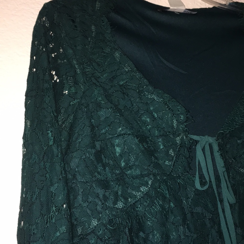 Gorgeous boutique lace bell sleeved dress - Picture 7 of 7